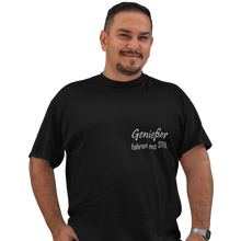 Lade das Bild in den Galerie-Viewer, Genießer fahren mit Stil - Herren T-Shirt