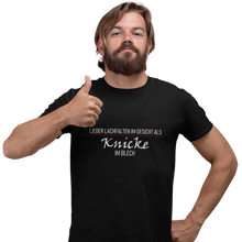 Lade das Bild in den Galerie-Viewer, Lieber Lachfalten im Gesicht  - Herren T-Shirt