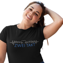 Lade das Bild in den Galerie-Viewer, Mein HERZ schlägt ZWEI TAKT  - Damen T-Shirt