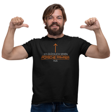 Lade das Bild in den Galerie-Viewer, So glücklich sehen PORSCHE FAHRER aus  - personalisierbares Herren T-Shirt