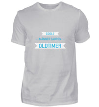 Lade das Bild in den Galerie-Viewer, COOLE Männer fahren Oldtimer  - Herren T-Shirt