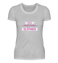 Lade das Bild in den Galerie-Viewer, COOLE Frauen fahren Oldtimer - Damen T-Shirt